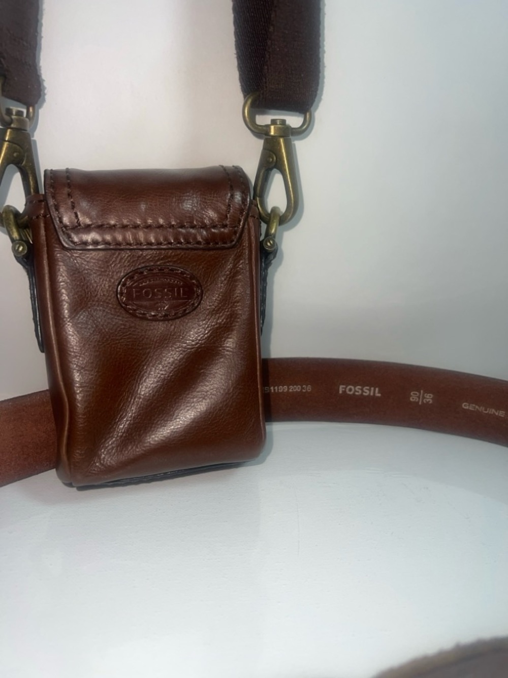 Title:** Vintage Fossil Genuine Brown Leather Belt & Detachable Utility Pouch Se